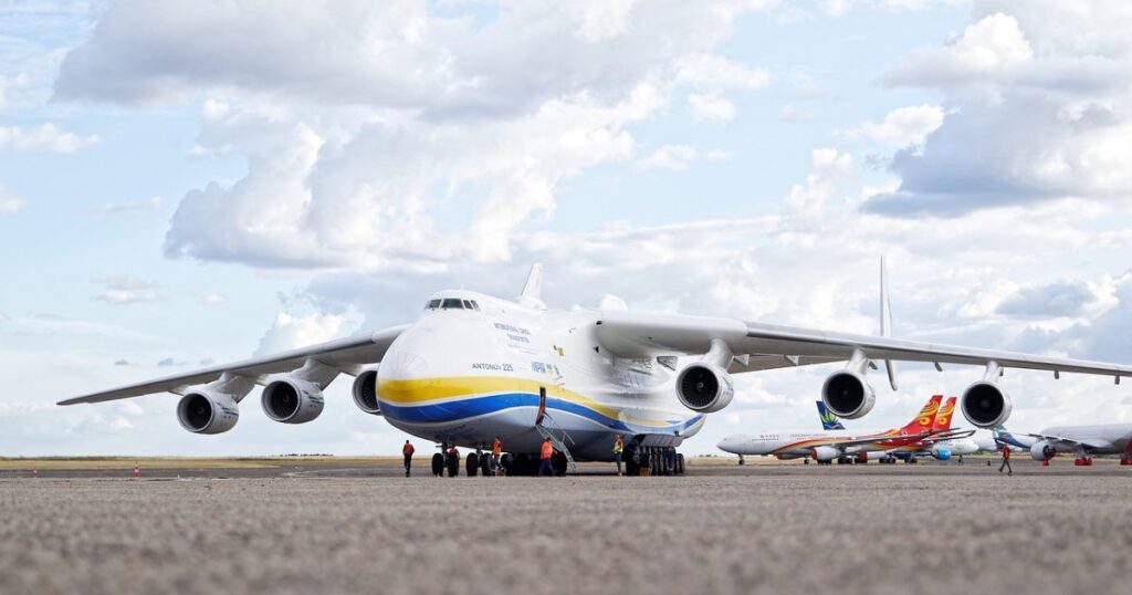 Das größte Flugzeug der Welt - Antonov An 225 Mrija